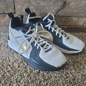 Nike Sabrina Basketball Shoes 5.5Y